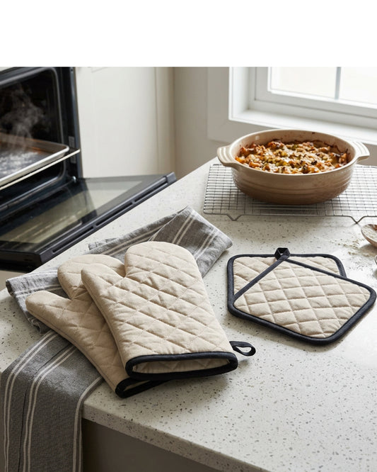 Clov Oven Mitt and Pot Holder Set Oat 4 Piece