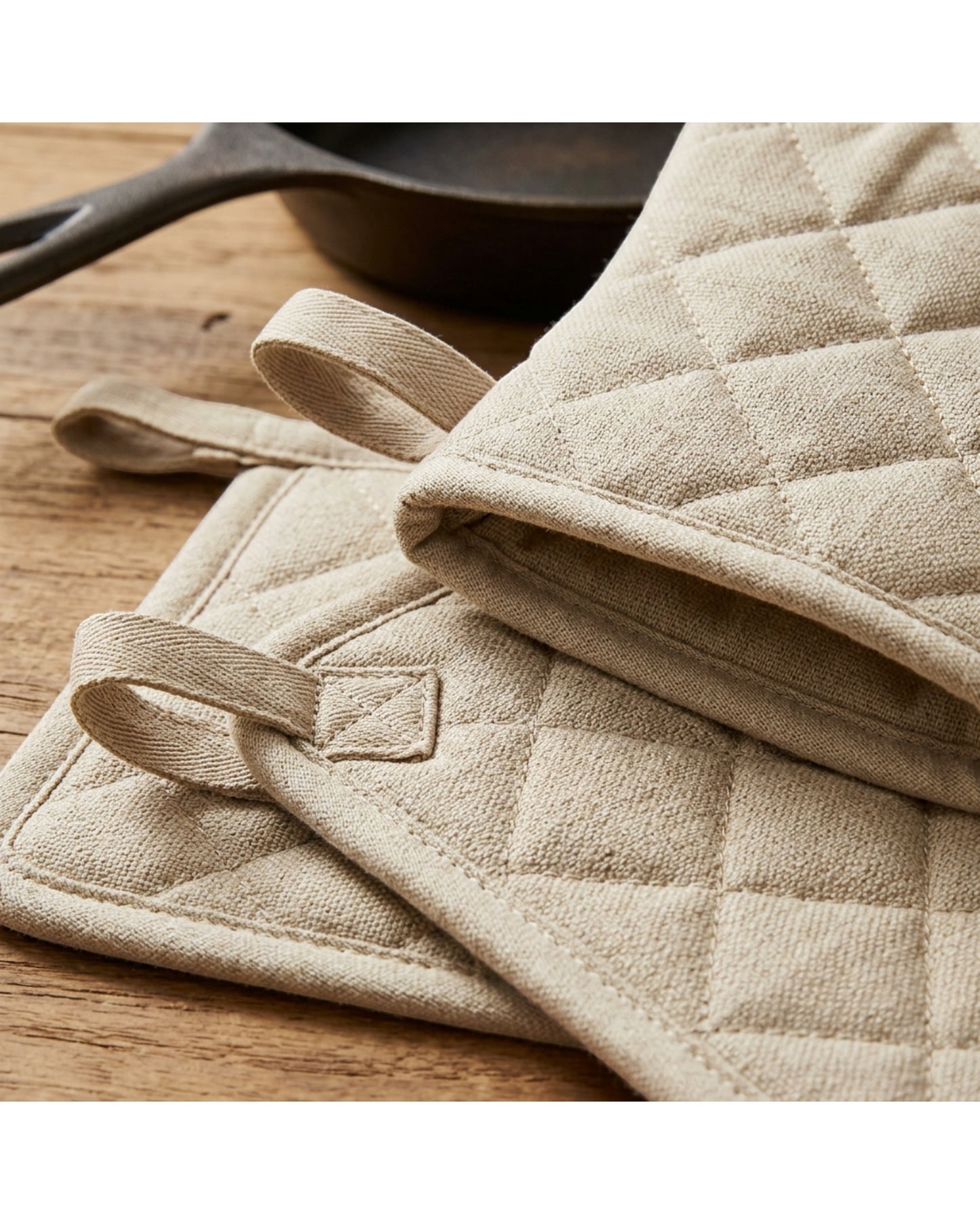Clov Oven Mitt and Pot Holder Set Oat 4 Piece